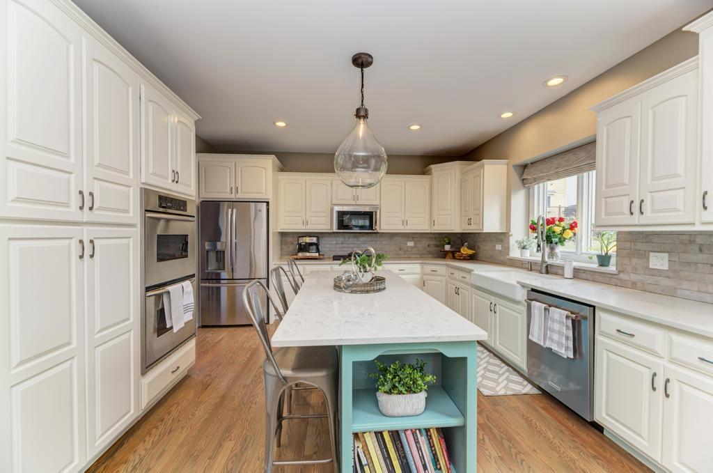 1061 Sean Circle, Darien, IL 60561