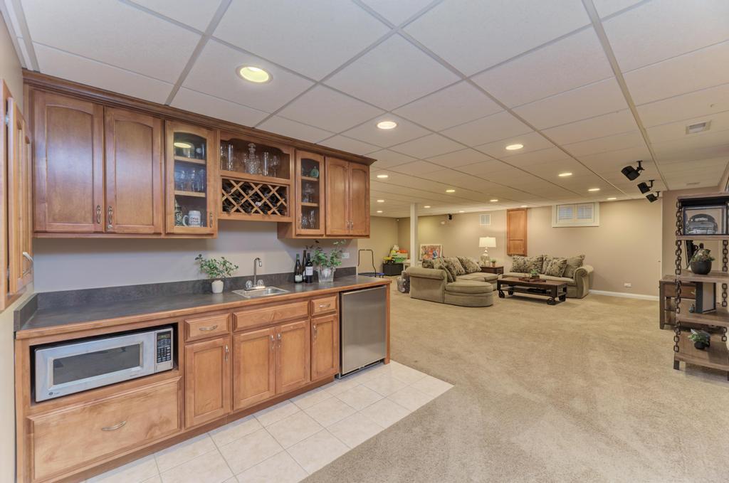 1061 Sean Circle, Darien, IL 60561