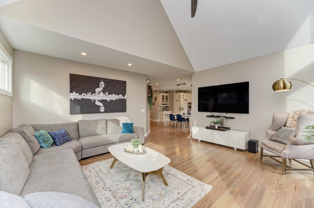 1061 Sean Circle, Darien, IL 60561