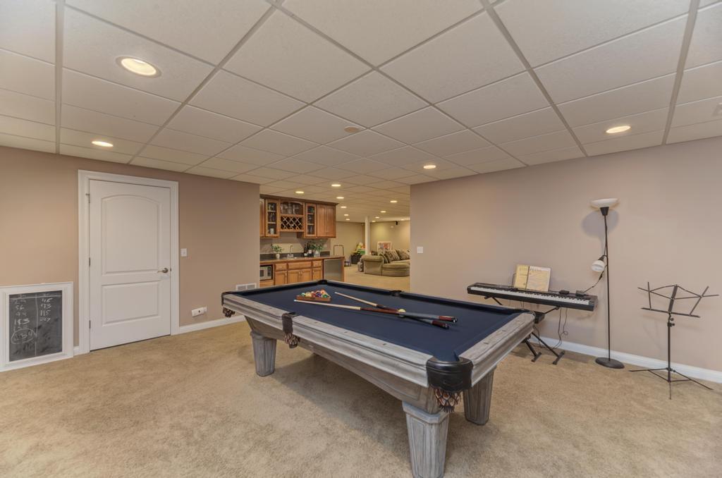 1061 Sean Circle, Darien, IL 60561