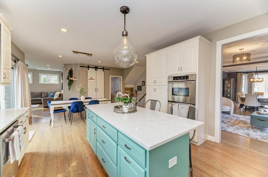 1061 Sean Circle, Darien, IL 60561