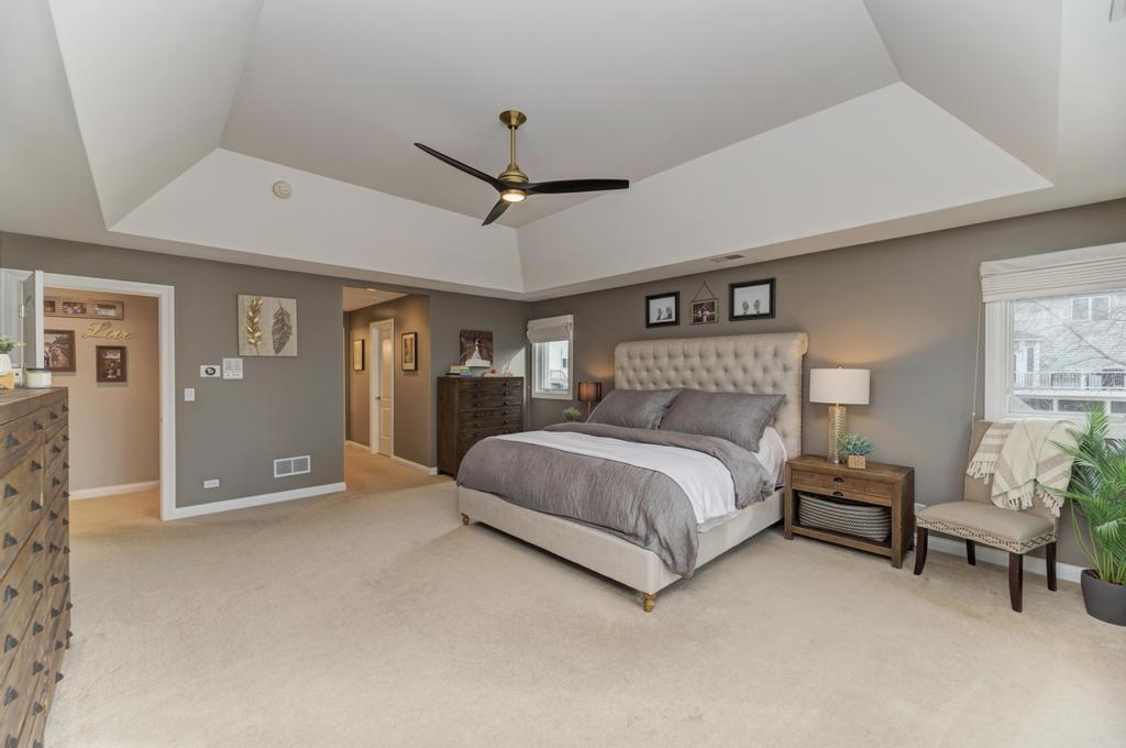 1061 Sean Circle, Darien, IL 60561