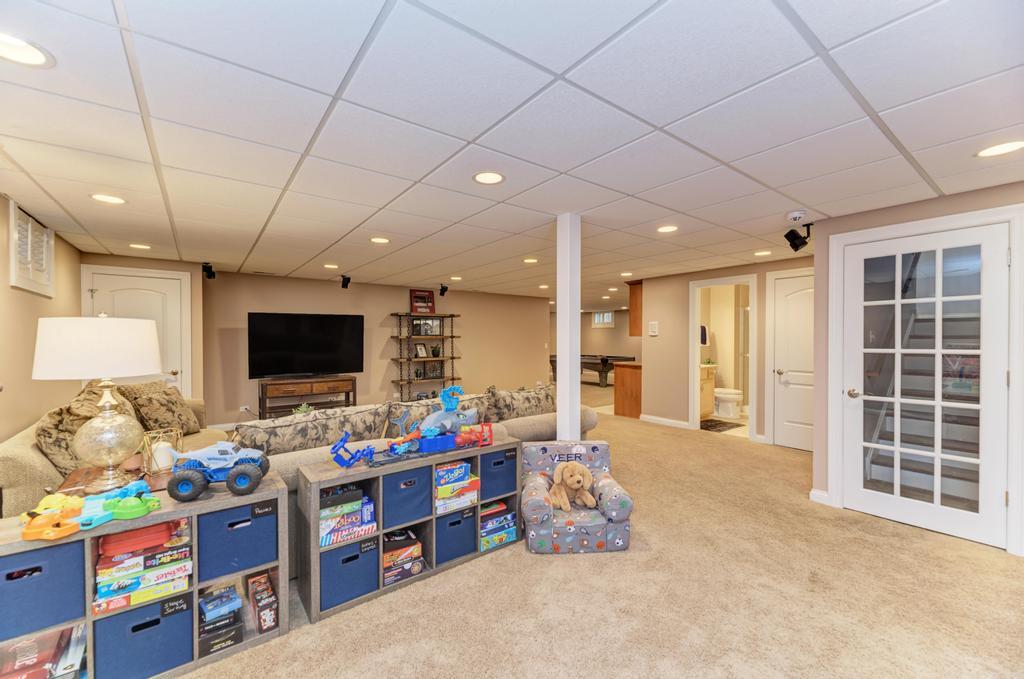 1061 Sean Circle, Darien, IL 60561