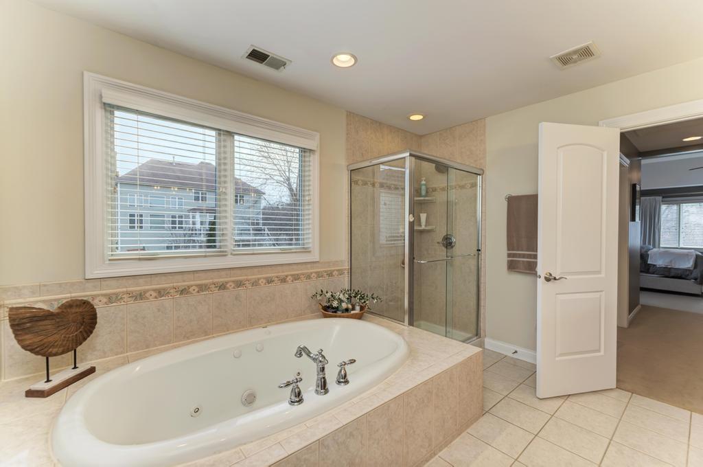 1061 Sean Circle, Darien, IL 60561