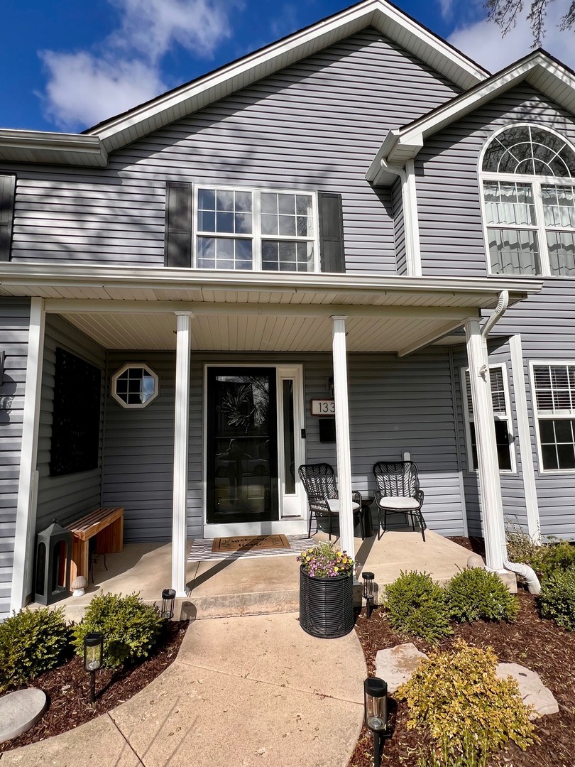 1331 S 7th Street, St. Charles, IL 60174