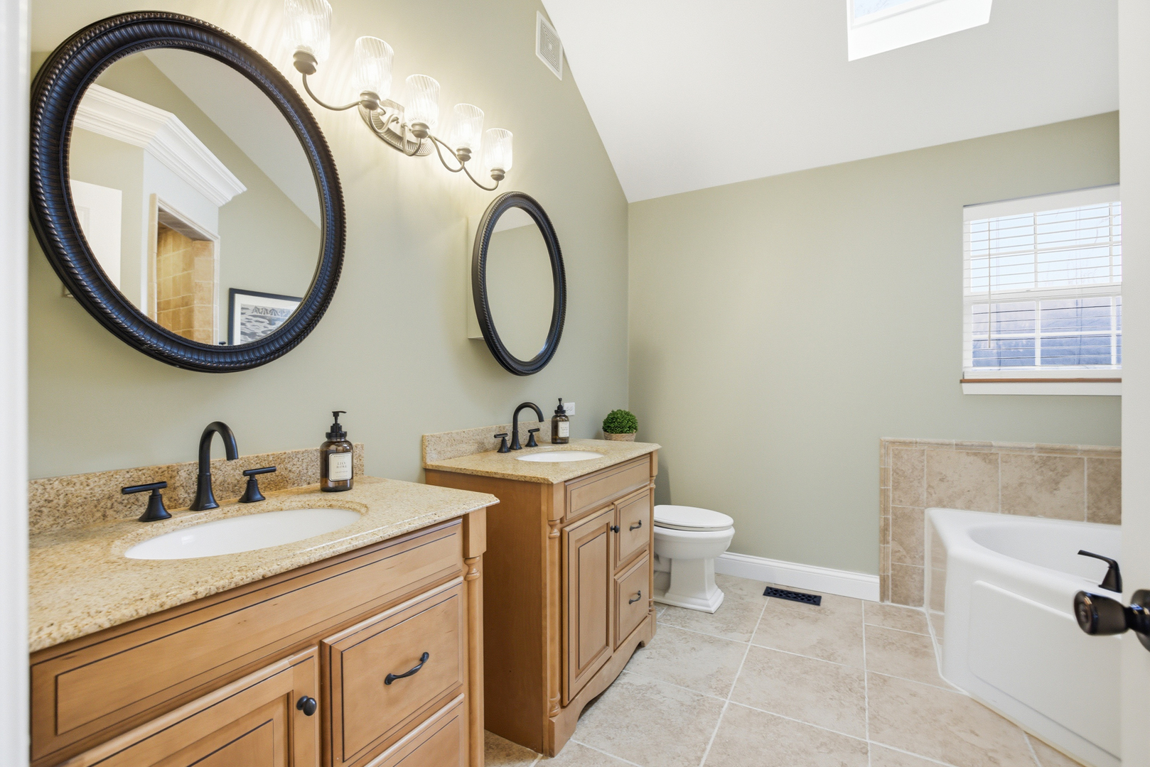 1331 S 7th Street, St. Charles, IL 60174