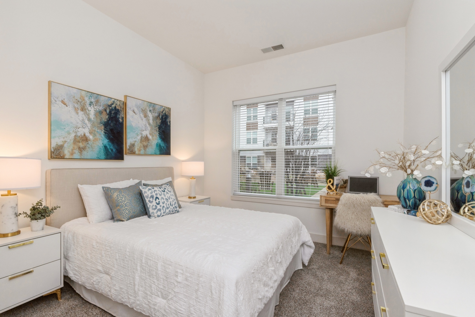 555 Lakeview Parkway #000, Vernon Hills, IL 60061