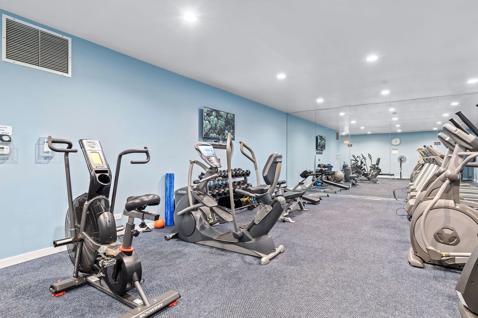 129 Acacia Circle #106E, Indian Head Park, IL 60525