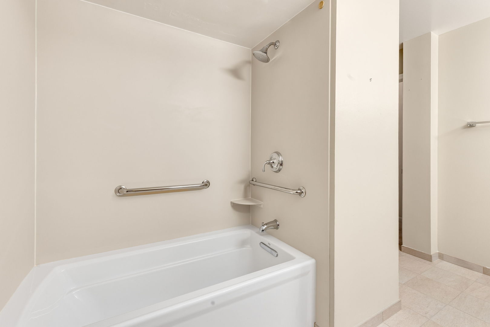 129 Acacia Circle #106E, Indian Head Park, IL 60525