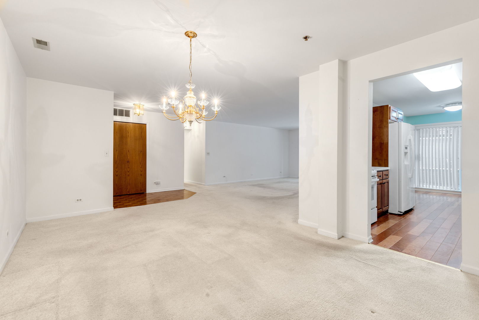 129 Acacia Circle #106E, Indian Head Park, IL 60525