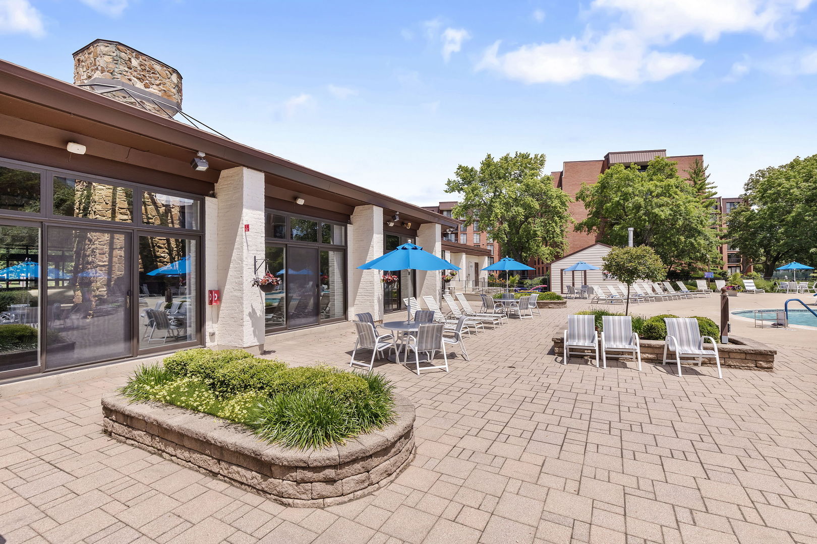 129 Acacia Circle #106E, Indian Head Park, IL 60525