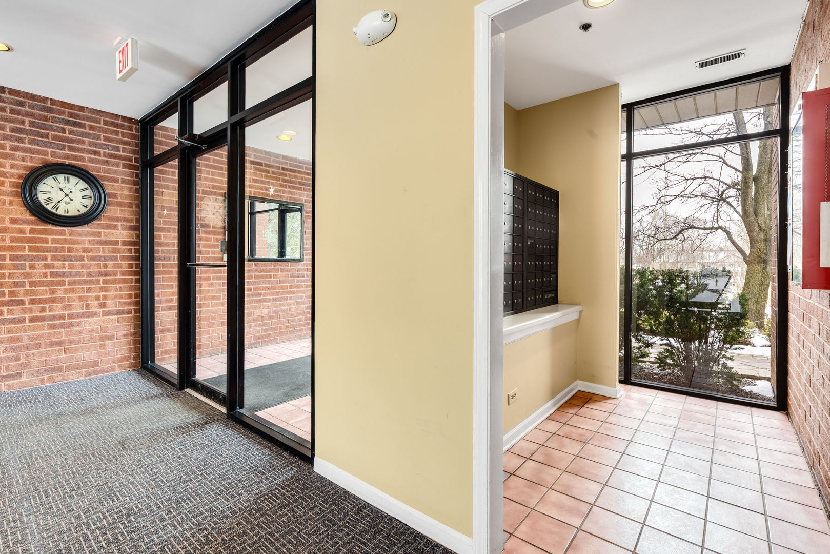 129 Acacia Circle #106E, Indian Head Park, IL 60525