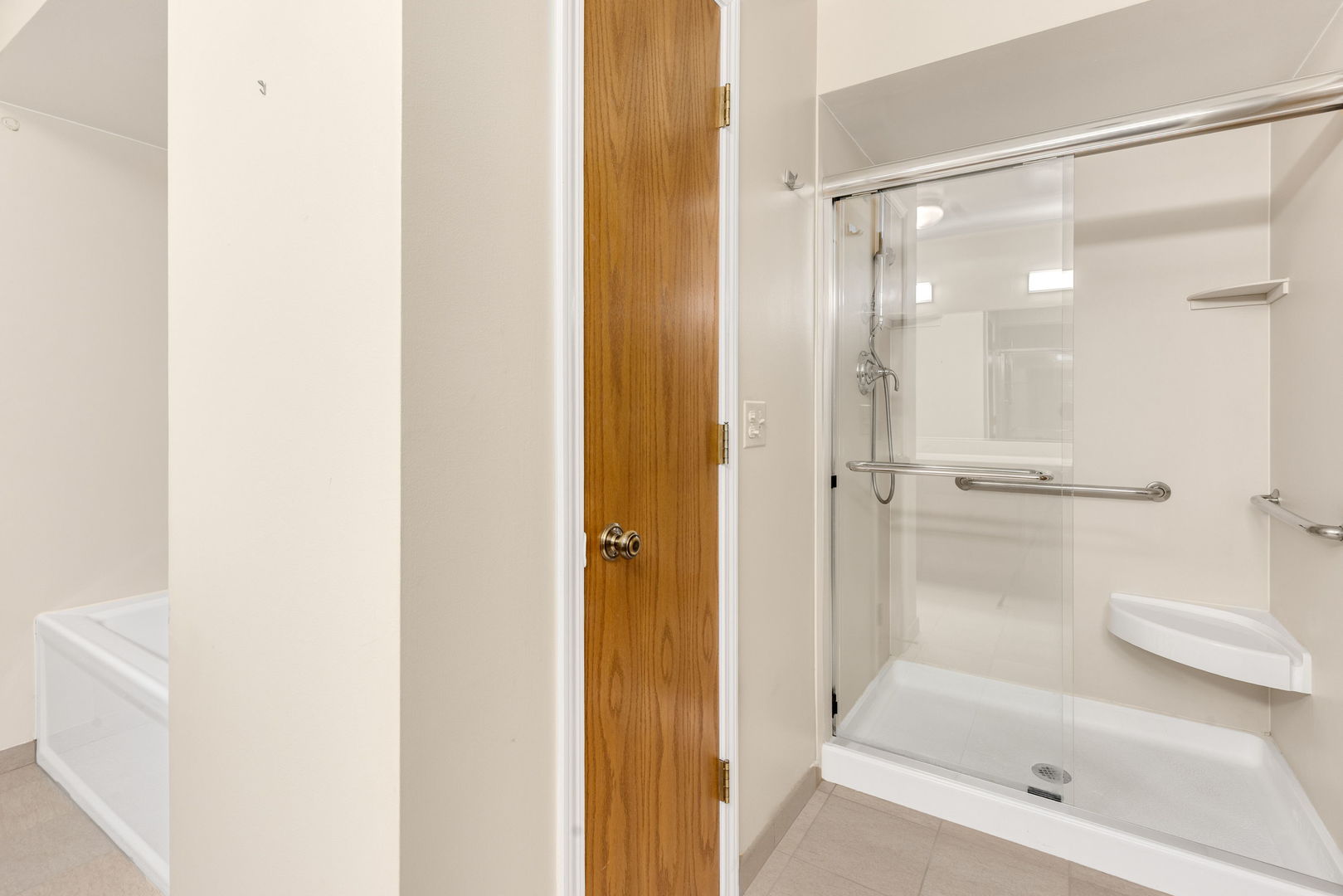 129 Acacia Circle #106E, Indian Head Park, IL 60525