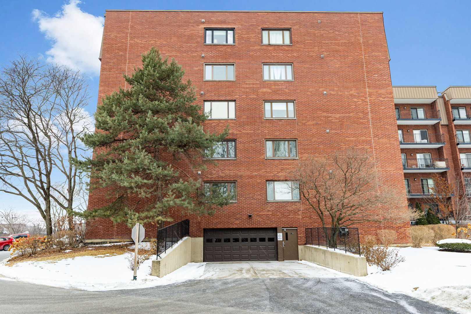 129 Acacia Circle #106E, Indian Head Park, IL 60525