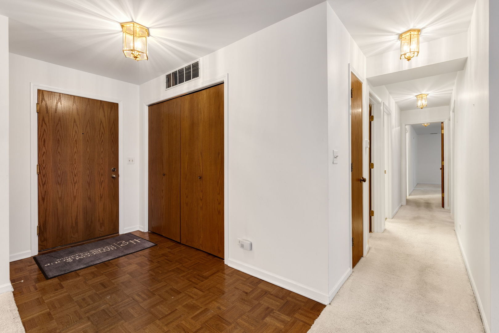 129 Acacia Circle #106E, Indian Head Park, IL 60525