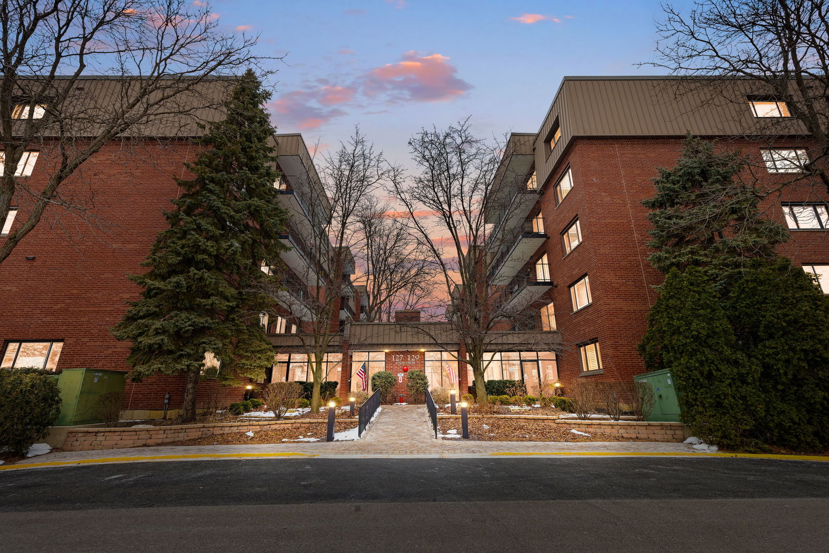 129 Acacia Circle #106E, Indian Head Park, IL 60525