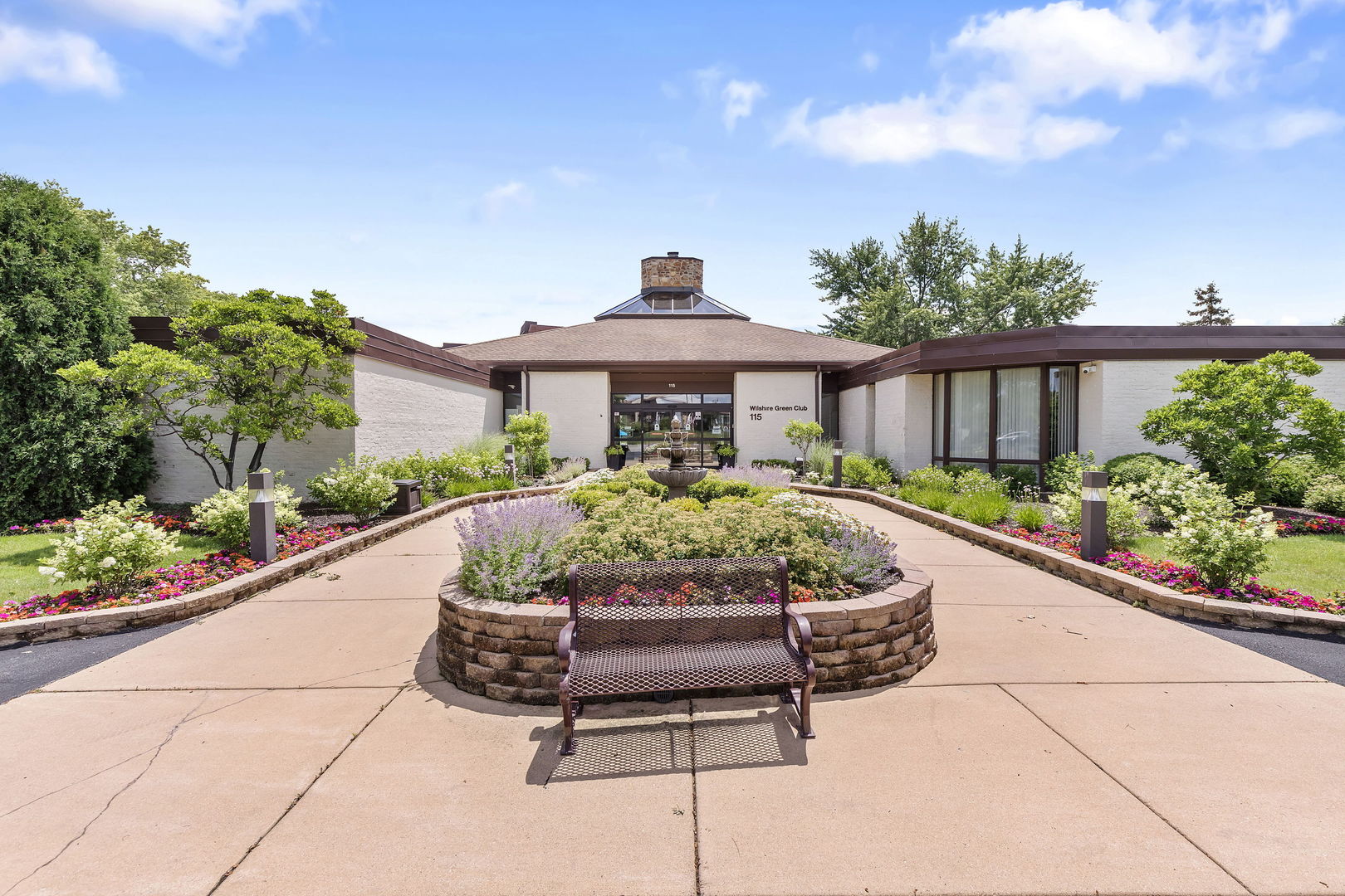 129 Acacia Circle #106E, Indian Head Park, IL 60525