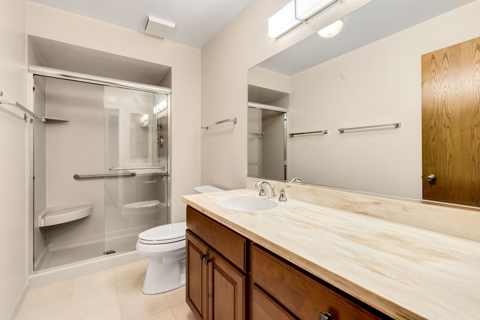 129 Acacia Circle #106E, Indian Head Park, IL 60525