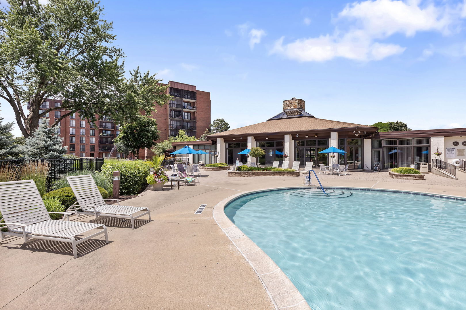 129 Acacia Circle #106E, Indian Head Park, IL 60525