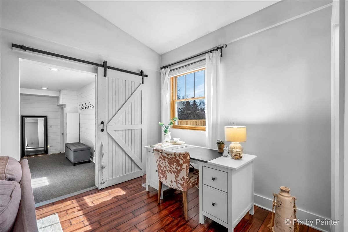 917 S Grove Avenue, Barrington, IL 60010