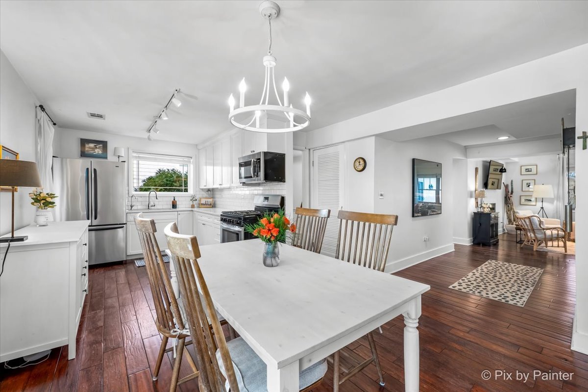 917 S Grove Avenue, Barrington, IL 60010