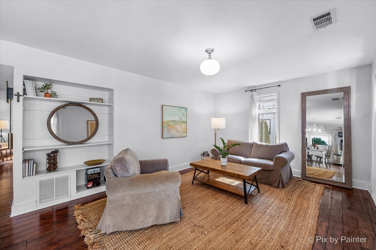 917 S Grove Avenue, Barrington, IL 60010