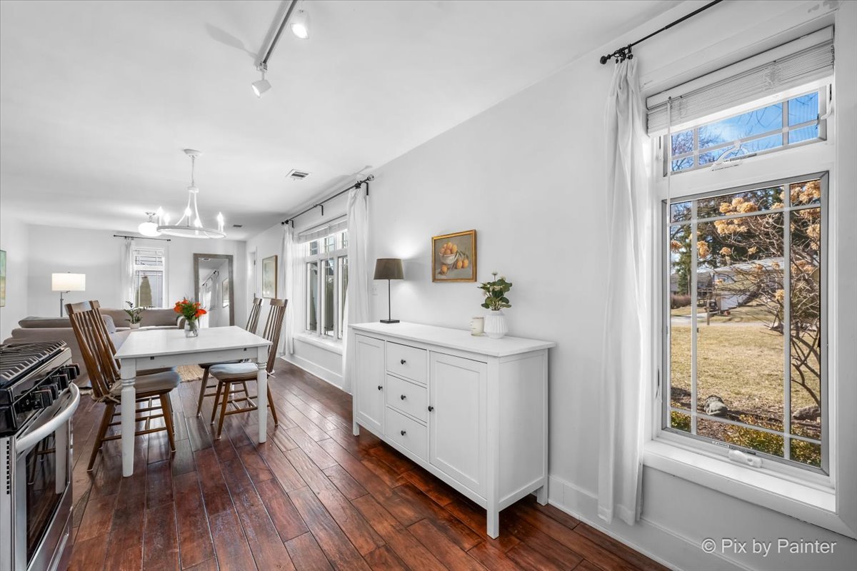 917 S Grove Avenue, Barrington, IL 60010