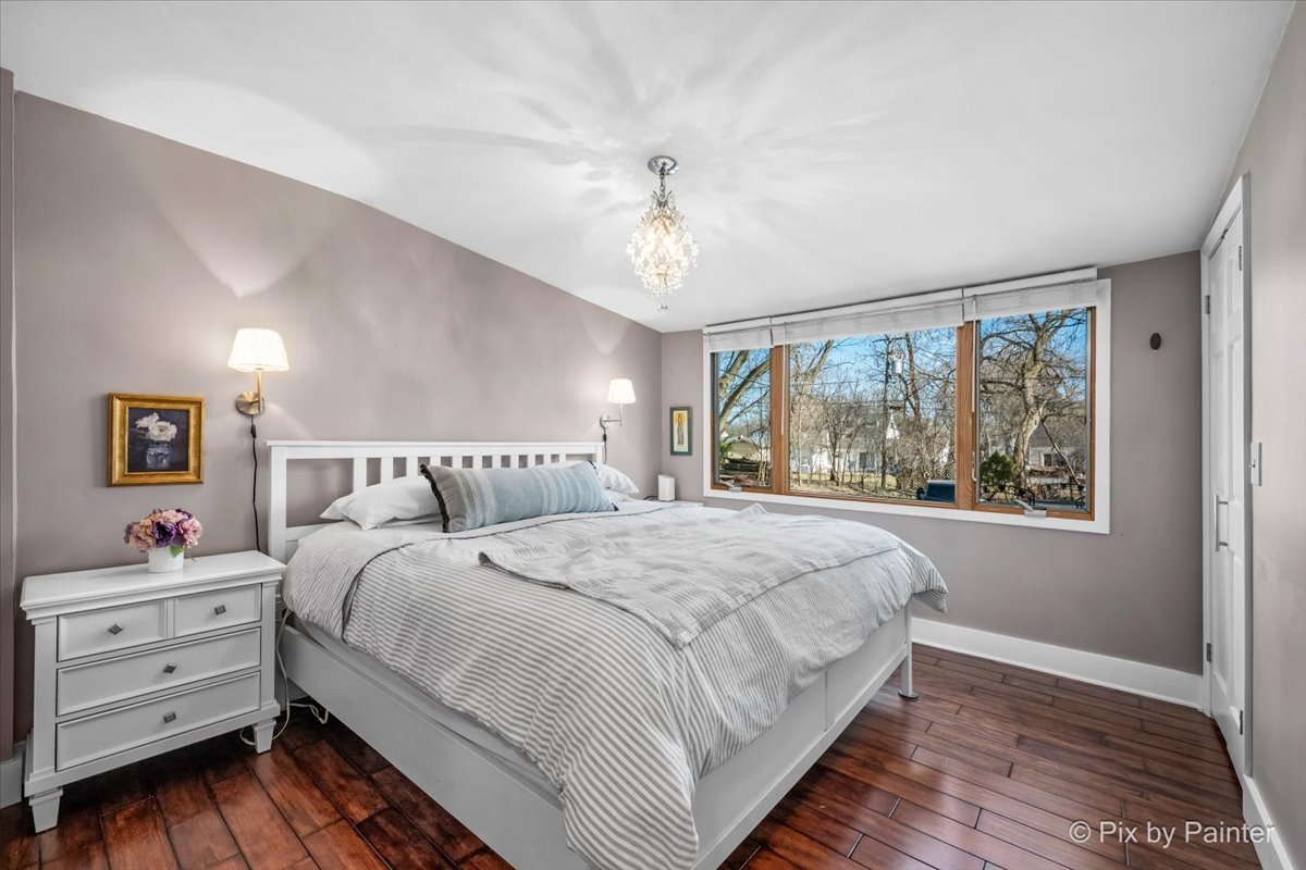 917 S Grove Avenue, Barrington, IL 60010