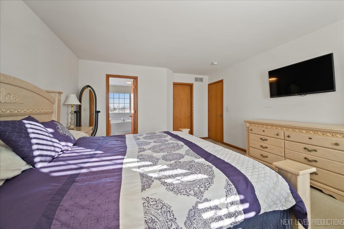 1910 Crestview Drive, Plainfield, IL 60586