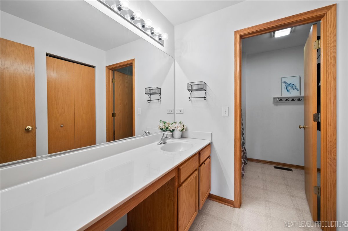 1910 Crestview Drive, Plainfield, IL 60586