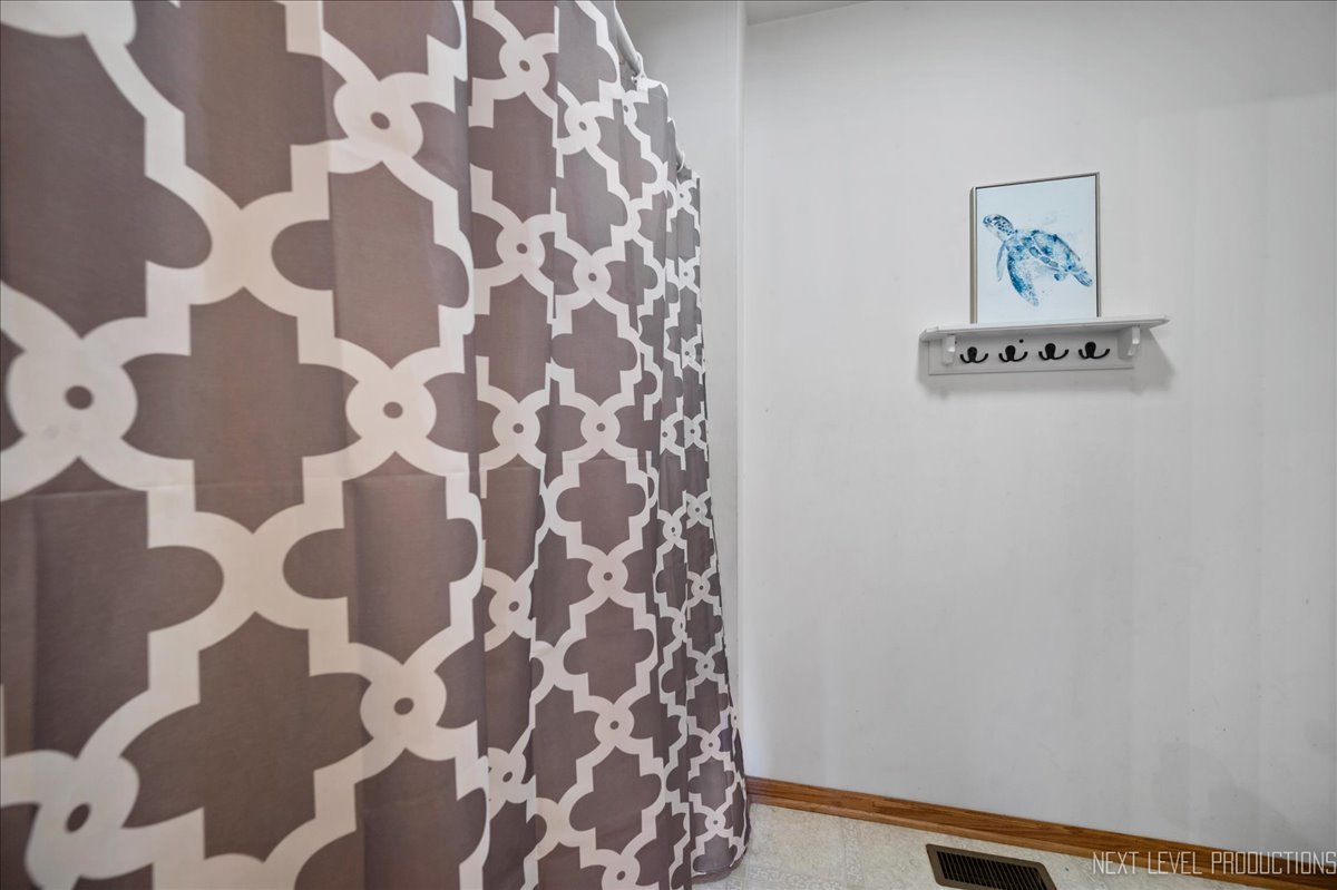 1910 Crestview Drive, Plainfield, IL 60586