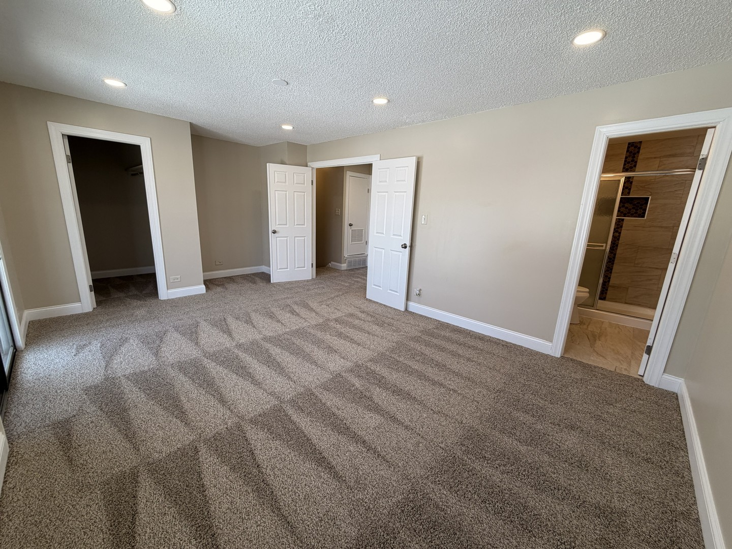 5583 CARMEL Drive, Hanover Park, IL 60133