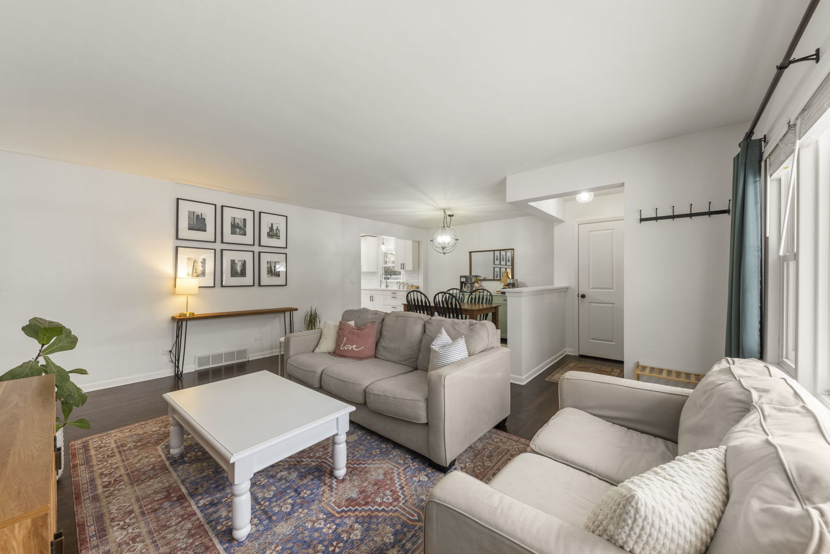 833 Parkside Drive, Wheaton, IL 60187