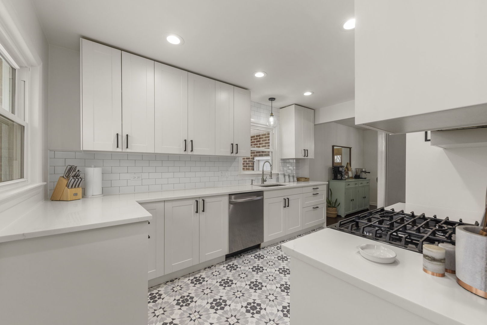 833 Parkside Drive, Wheaton, IL 60187