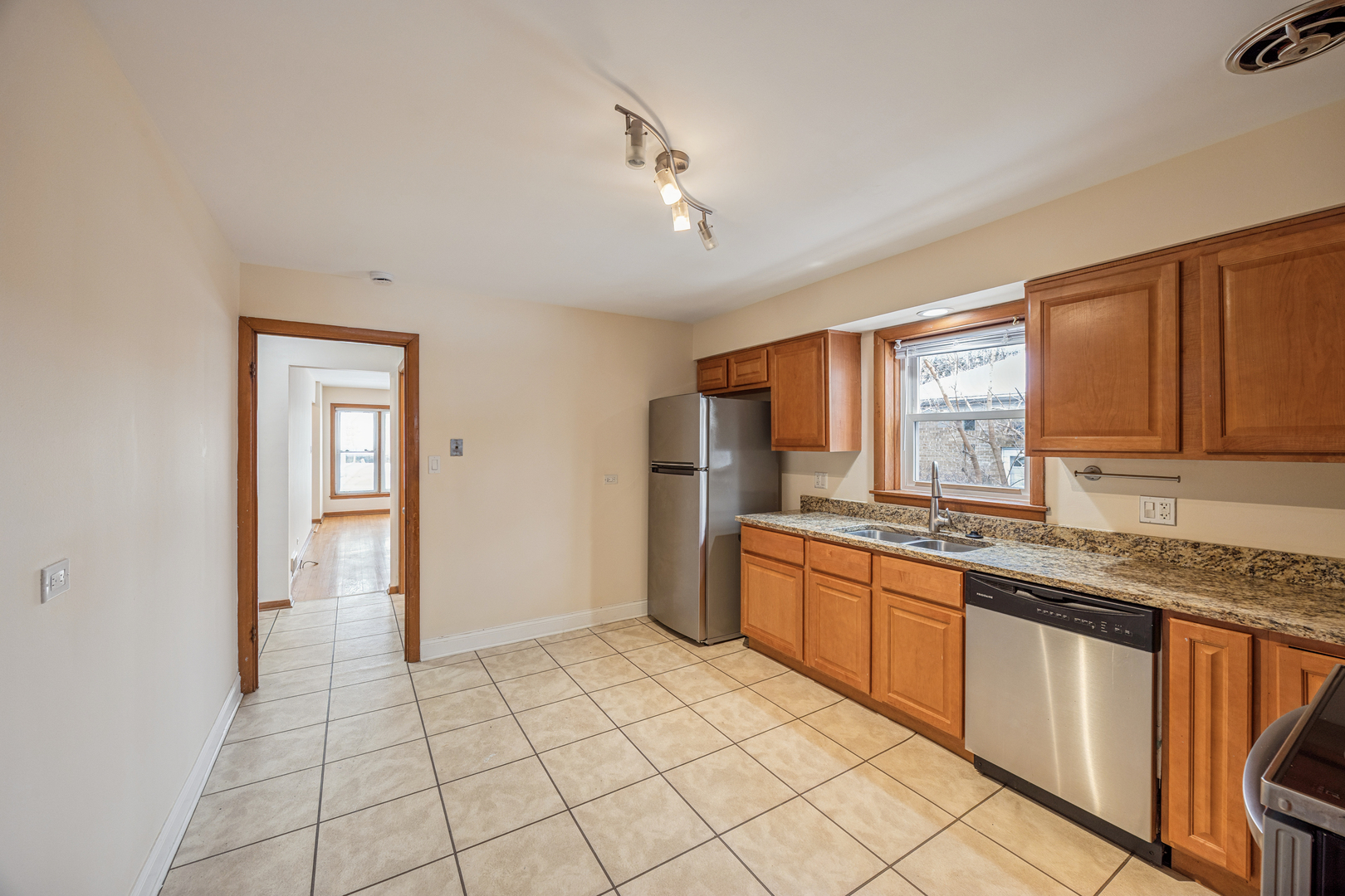 822 S La Grange Road, La Grange, IL 60525