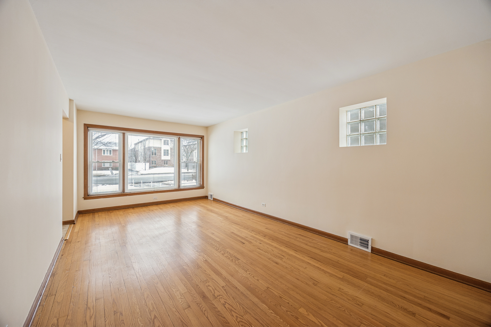 822 S La Grange Road, La Grange, IL 60525