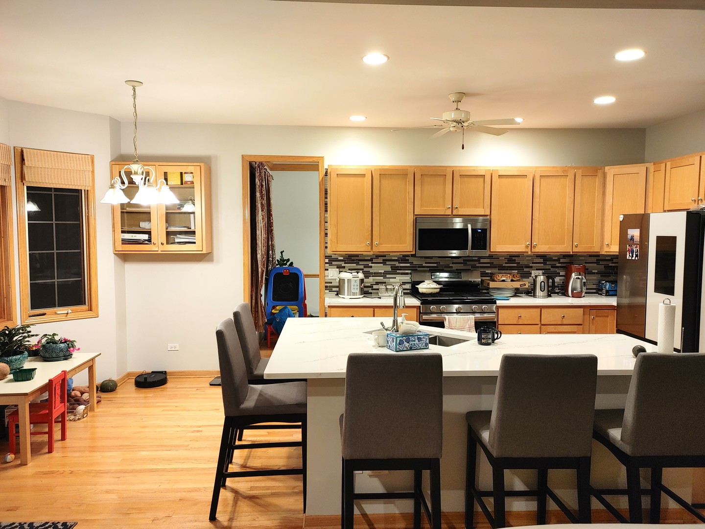 6322 Breton Lakes Drive, Willowbrook, IL 60527