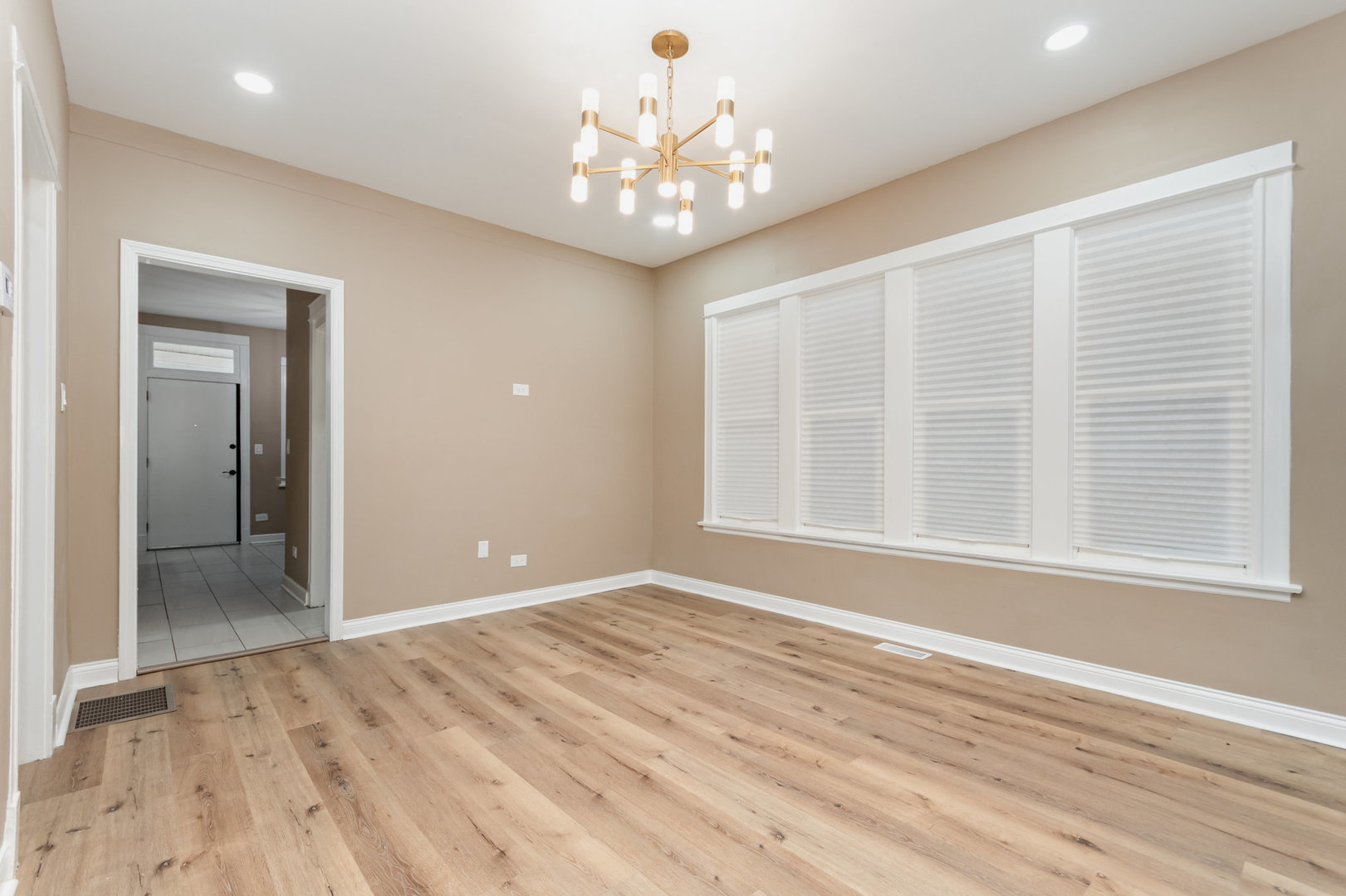 7634 S May Street, Chicago, IL 60620