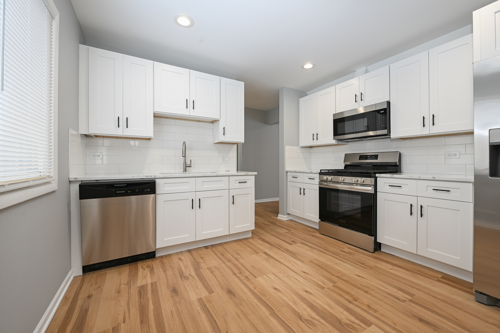 1210 N WHEELING Road, Mount Prospect, IL 60056