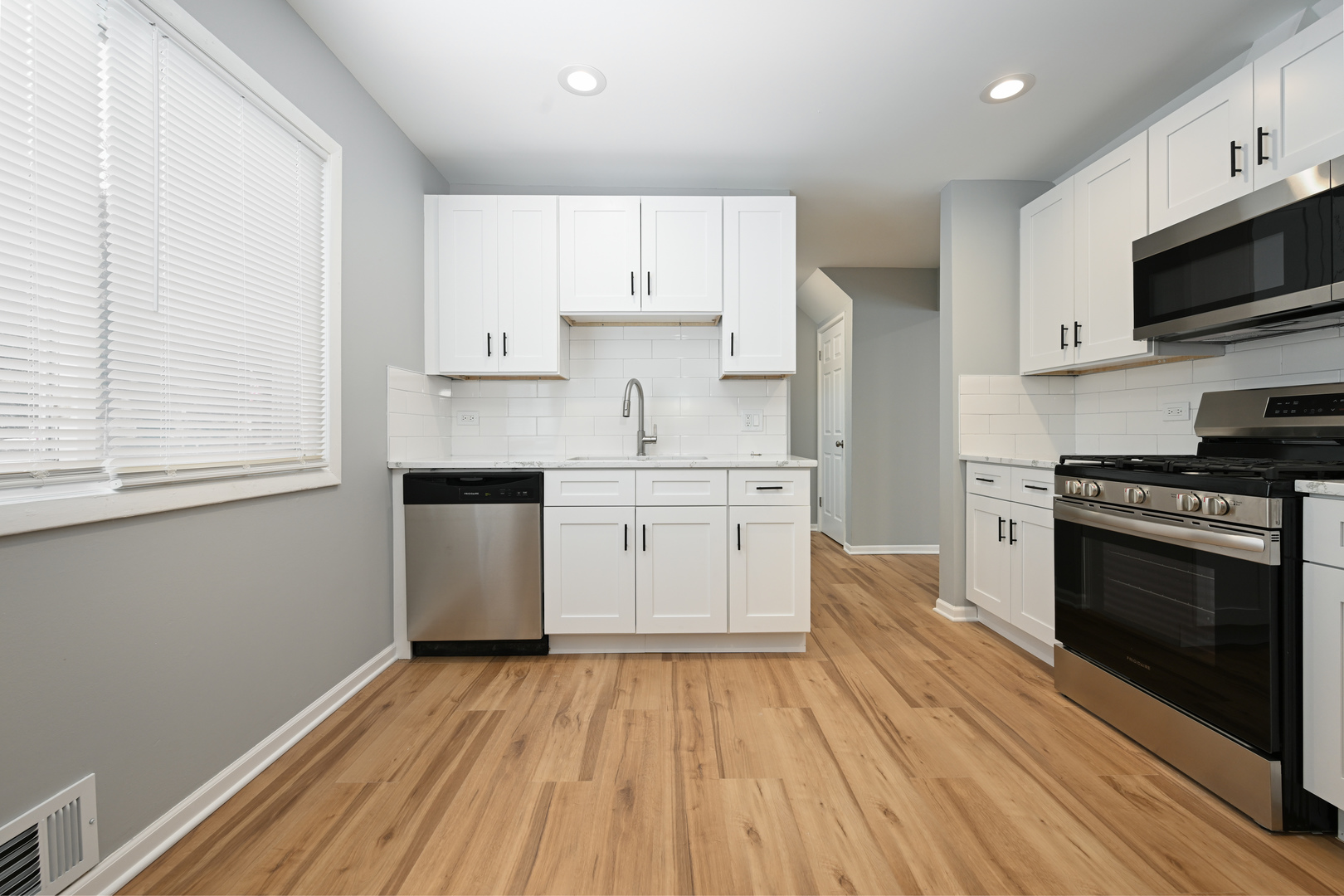 1210 N WHEELING Road, Mount Prospect, IL 60056