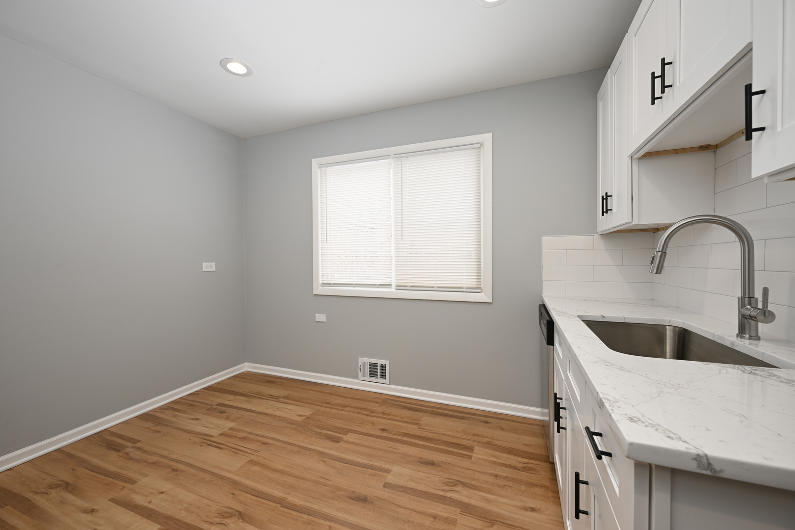 1210 N WHEELING Road, Mount Prospect, IL 60056