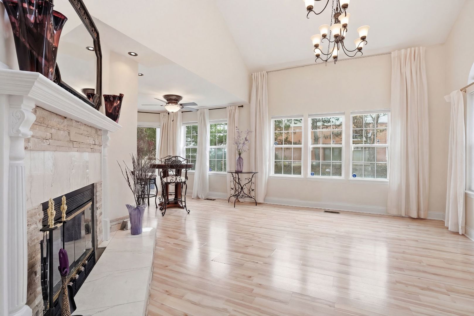 352 Kildare Court #352, Carol Stream, IL 60188