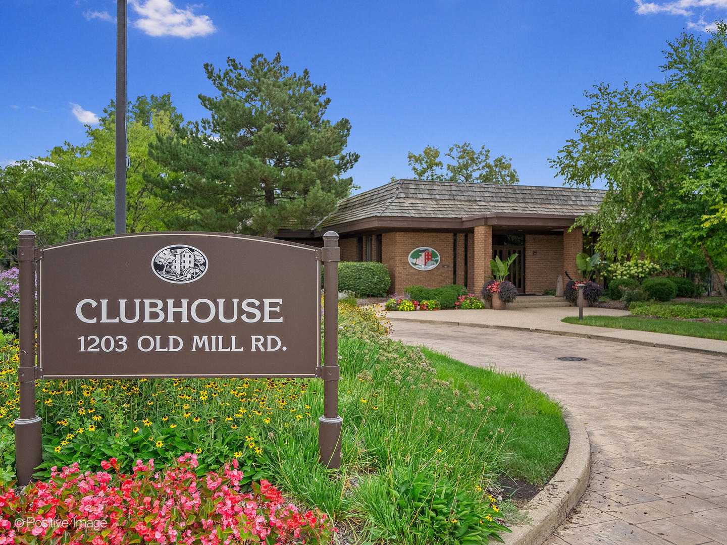 1218 Hawthorne Court, Hinsdale, IL 60521