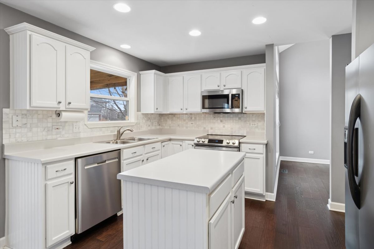 1568 Woodland Lane, Bolingbrook, IL 60490