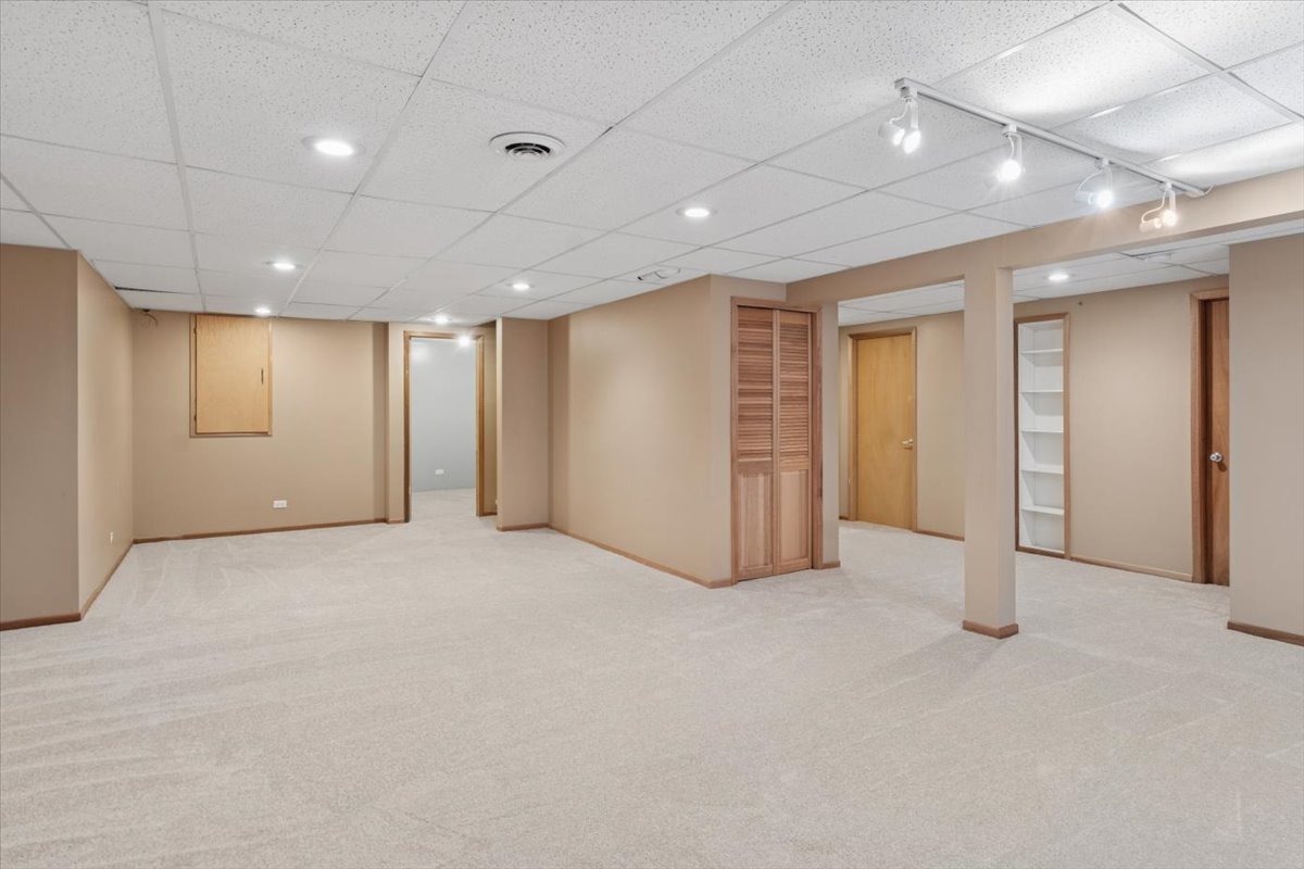 1568 Woodland Lane, Bolingbrook, IL 60490