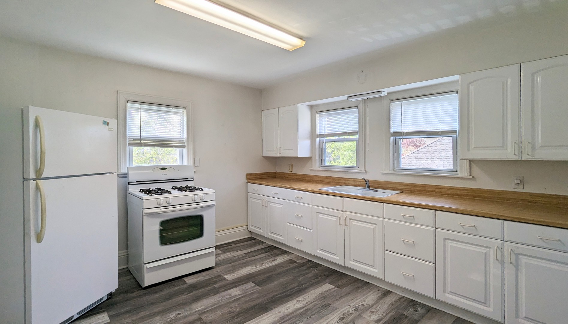 607 Walnut Street #4, Lemont, IL 60439