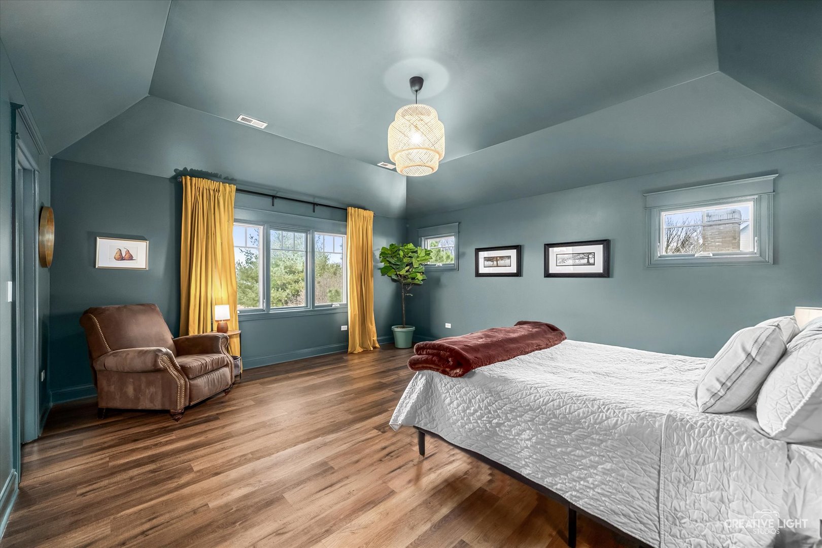 216 S Whispering Hills Drive, Naperville, IL 60540