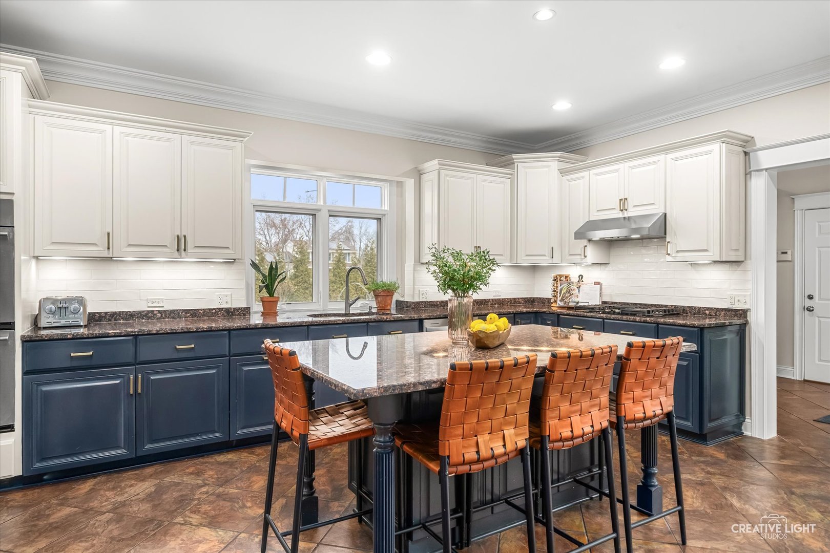 216 S Whispering Hills Drive, Naperville, IL 60540