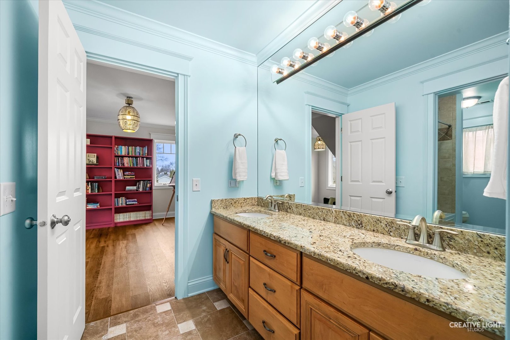 216 S Whispering Hills Drive, Naperville, IL 60540