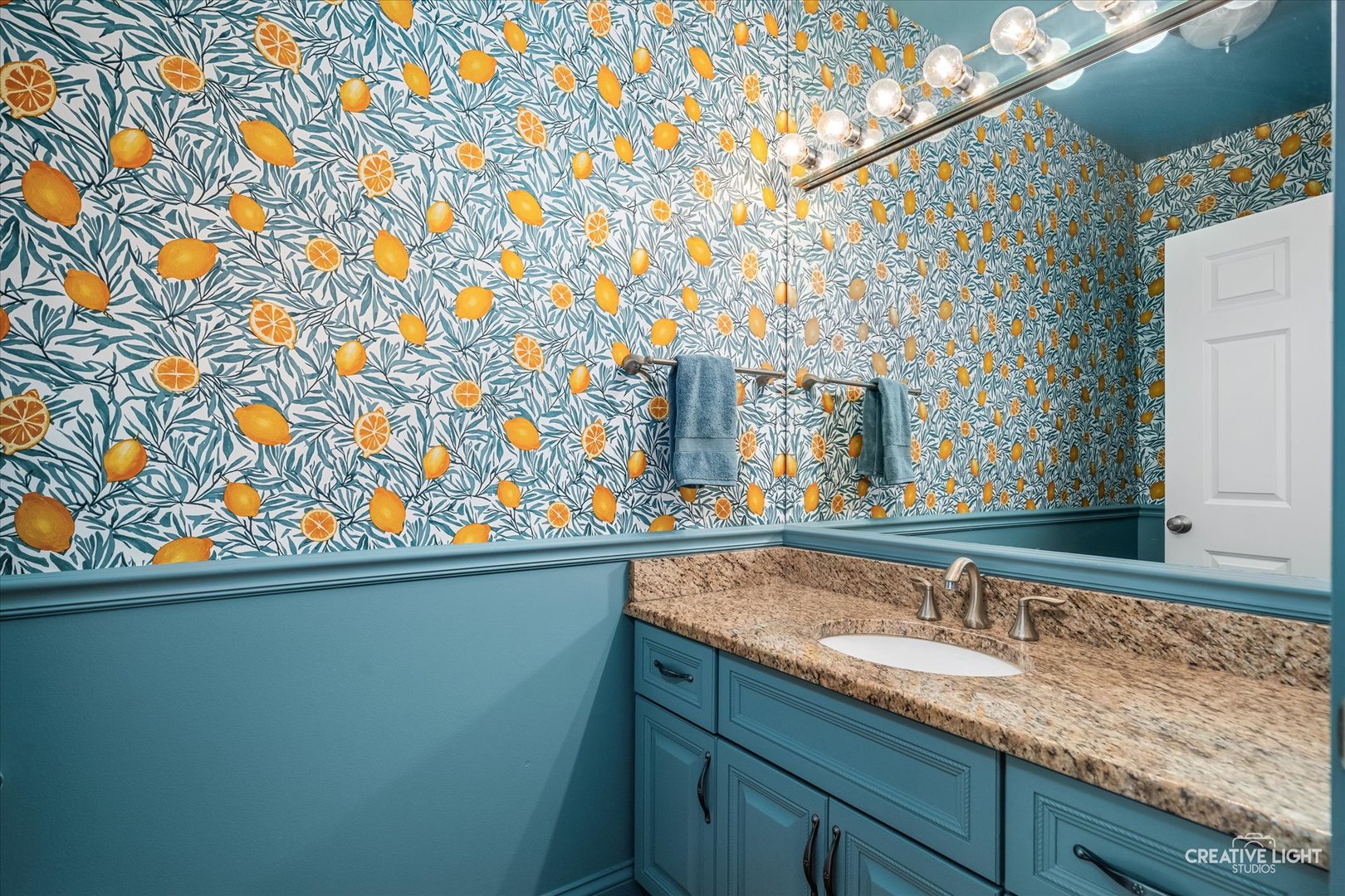 216 S Whispering Hills Drive, Naperville, IL 60540